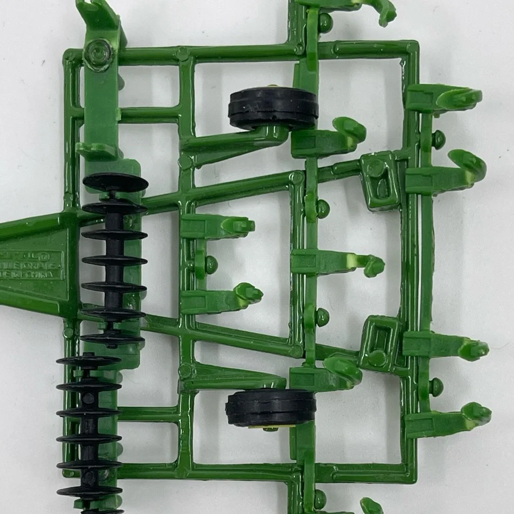 Ertl & Zee Toys John Deere 3 pc Mini Tractor Set  1268Q00 Plow Disc Wagon **READ